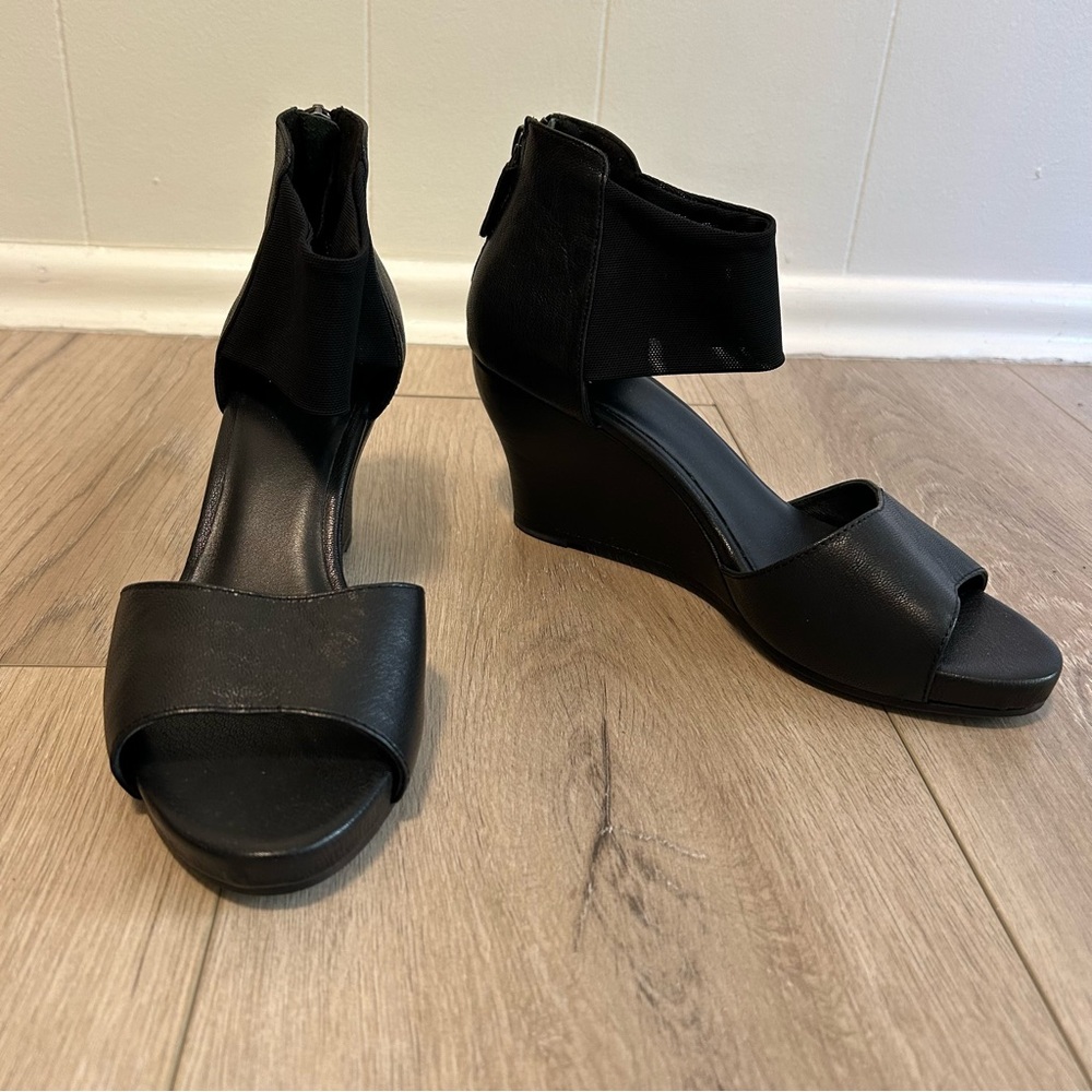Eileen Fisher Black Leather Wedge Sandals - EUC - 7.5
